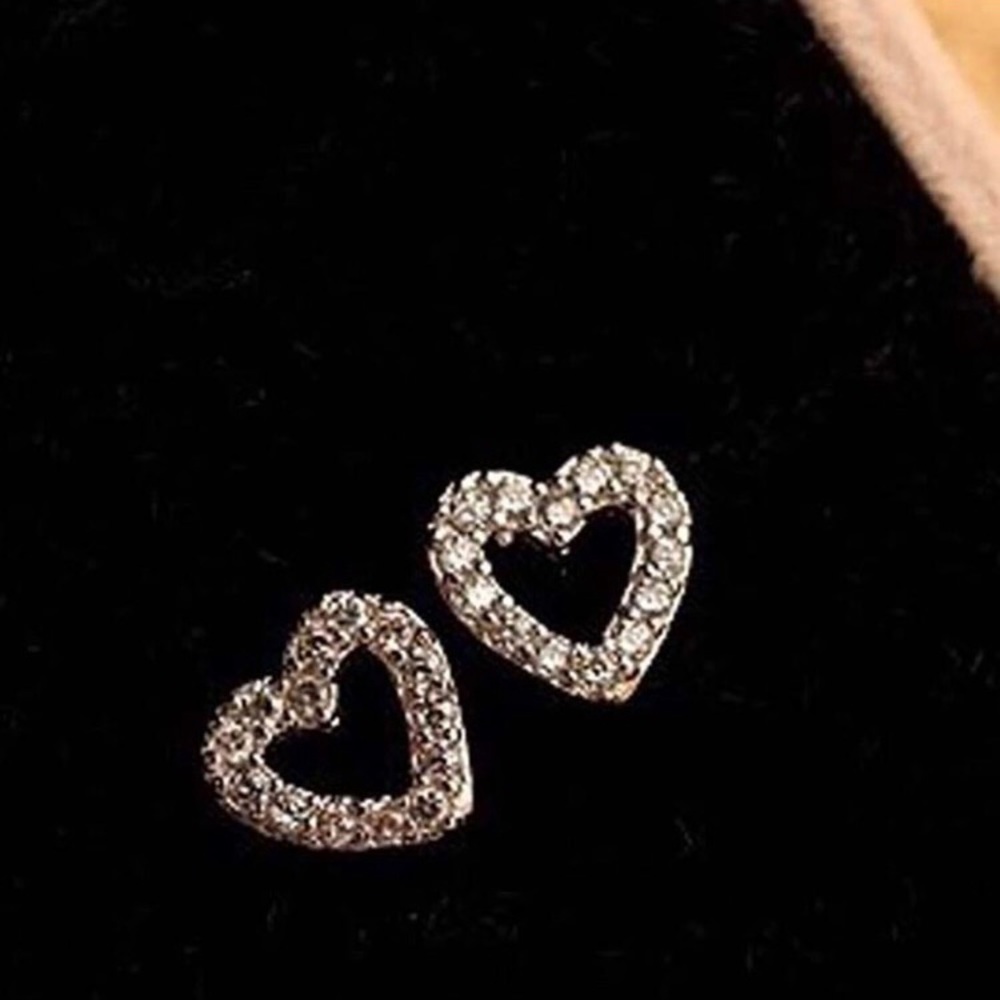 NEW!💙💎ADORABLE! HEART CRYSTAL EARRINGS!💎💙CUTE! - Picture 3 of 4